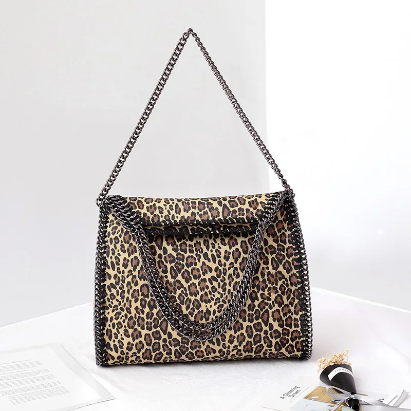

2018 new snake pattern shoulder chain bag portable folding leopard lady bag.