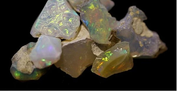 

small pieces 50carat/pack（35-40pcs） NATURAL ETHIOPIAN OPAL ROUGH MULTI COLOUR