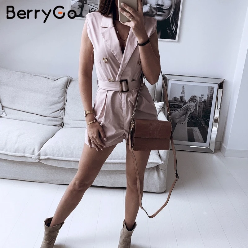 Женский спортивный костюм BerryGo с поясом элегантные на кнопках без рукавов
