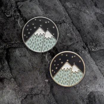 

Snow Mountain Enamel Pin Brooches Badges Round Night view Exploring Nature Brooch Pins Button Gift for Women Men