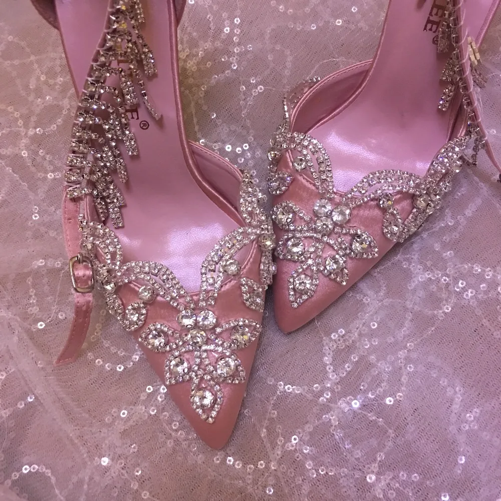 Обувь для невесты; роскошный дизайн; блестящие детские розовые сандалии с кисточками и кристаллами; женская модельная обувь для свадебной вечеринки; модная обувь на высоком каблуке 9 см