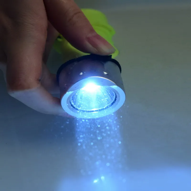 

Waterproof CREE XM-L T6 2000LM Lighting LED Flashlight Torch Diving 3 Mode Torch Super Bright Light Lamp 3*AAA OR 18650 Battery