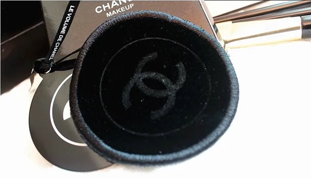 MANIFESTO - FOR A VANITY MIRROR'S SAKE: Chanel's Hand Mirror Clutch