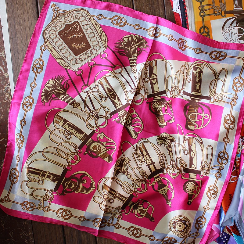 Женский квадратный шарф с принтом цепочка из искусственного шёлка 60 х60 см 2017 |