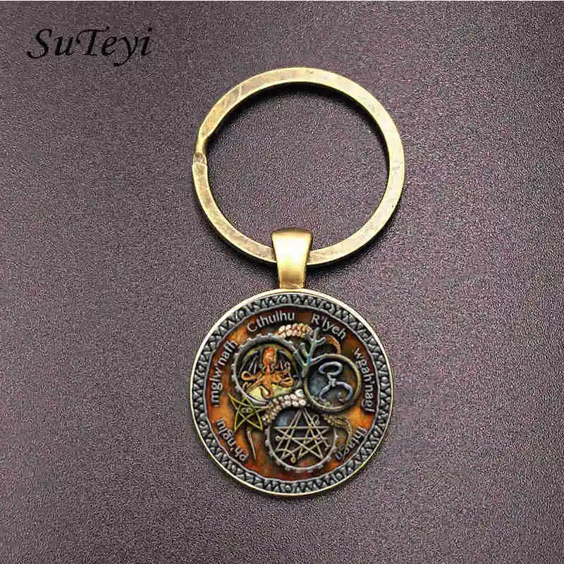 

SUTEYI Vintage Cthulhu Key Chains Steam Punk R'lyeh Pattern Letter Glasss Dome Pendant Key Holder Men Women Bronze Jewelry