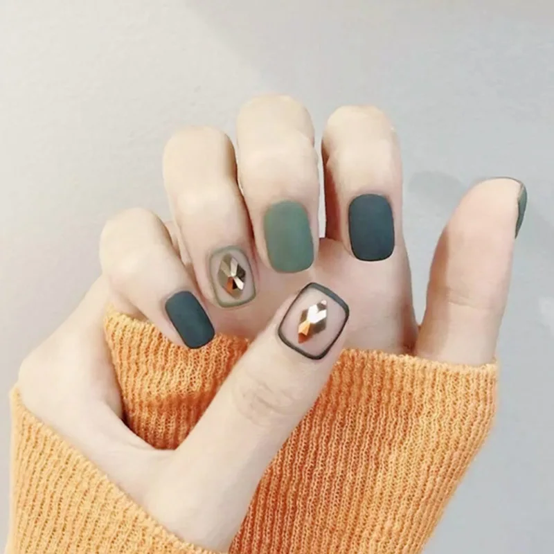 

New 24pcs Small Fresh Forest Matte Green Fake Nail Art Patch Jump Color Paillette Decor Square Short False Nail Tips For Lady