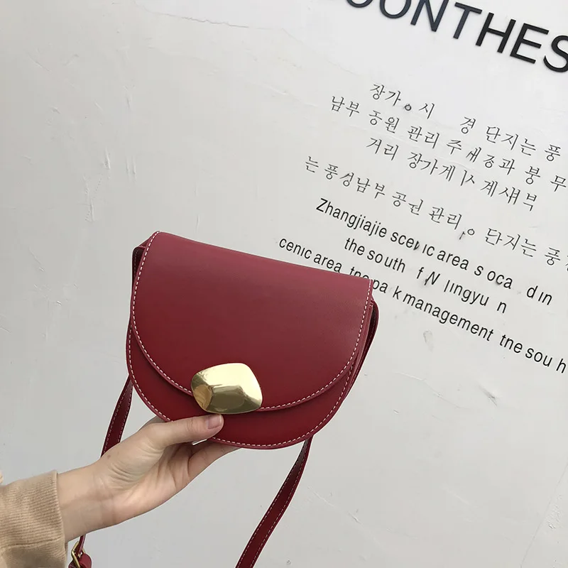 

2019 Hot single-shoulder retro saddle bags simple small round bags student satchel