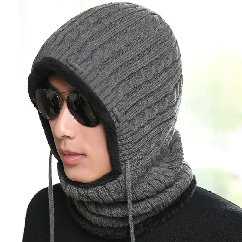 мужчина в балаклаве. балаклава шапка. балаклава вязаная. балаклава мужская зимняя вязаная. синяя балаклава вязаная.