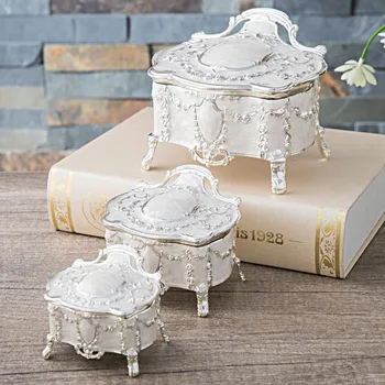 

Metal European Princess Jewelry Box Quality Gemstone Organizer Wedding Banquet Ring Box Silver Enamel Craft Femal Adornment