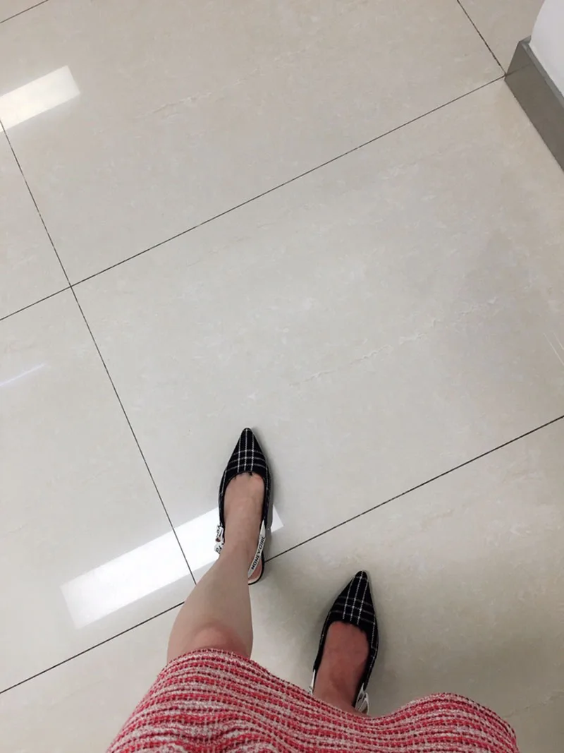 Клетчатая красивая женская обувь на плоской подошве сандалии с острым носком в горошек, с милым бантом, без шнуровки, черного цвета, размер 34, дышащая