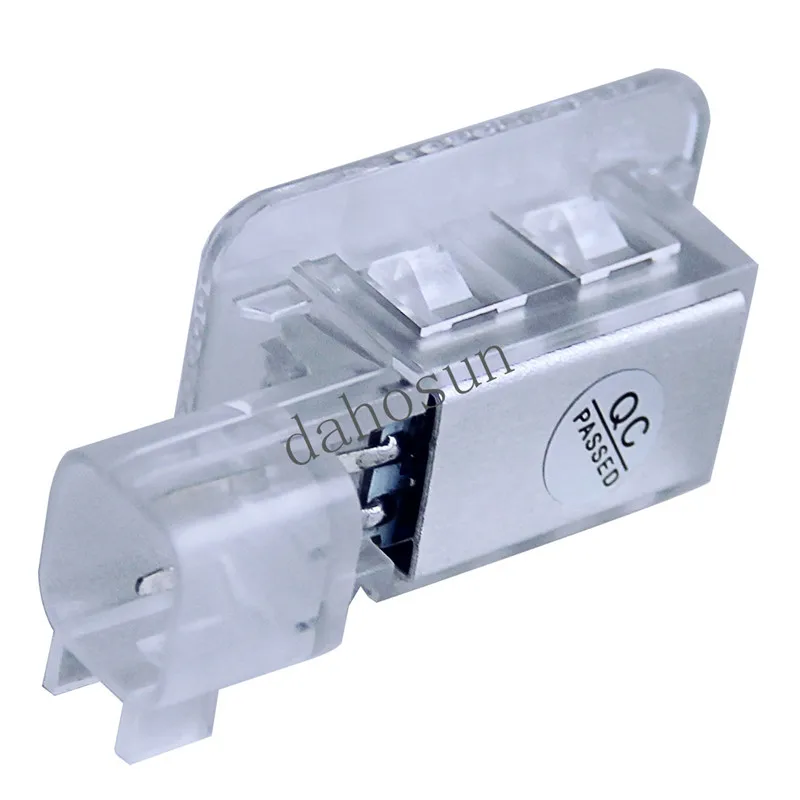 volvo-led-courtesy-light-dhs (4)