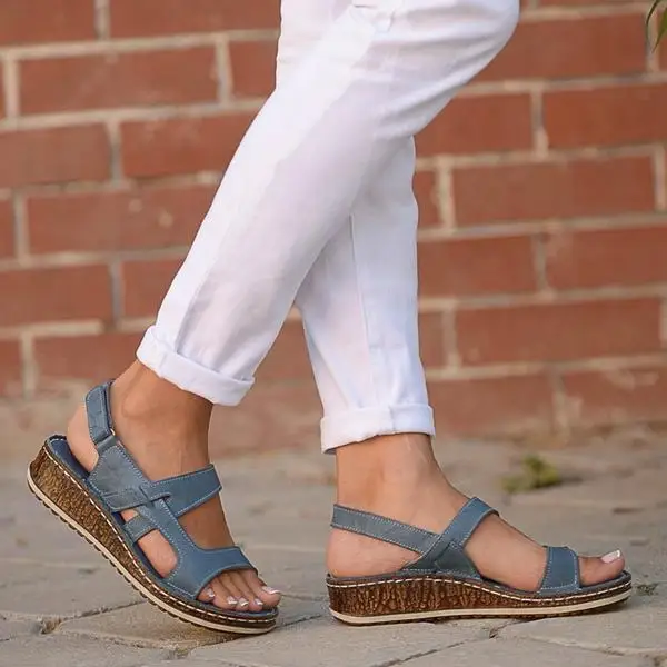 Новые женские босоножки; летняя повседневная женская обувь на танкетке на среднем каблуке; однотонная женская обувь на застежке-липучке; большие размеры 34-42; уличная пляжная обувь - Цвет: blue