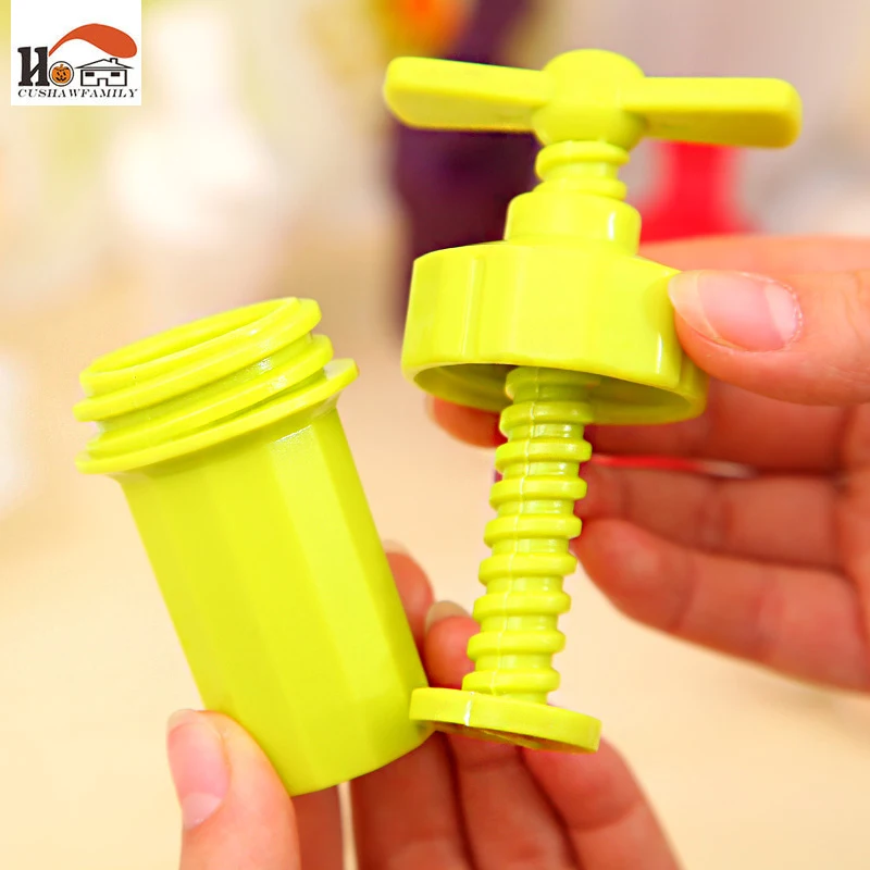 CUSHAWFAILY New Kitchen Ginger Garlic Manual Press Twist Cutter Crusher