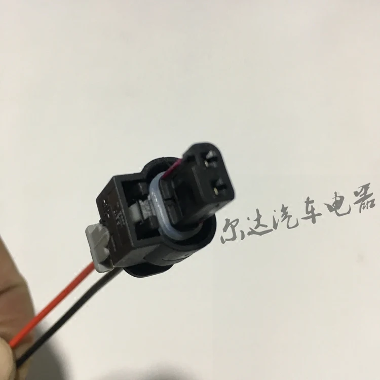 

Urea pump nozzle assembly urea injection valve plug socket for Heavy truck JIEFANG J6 Tenneco 1.5