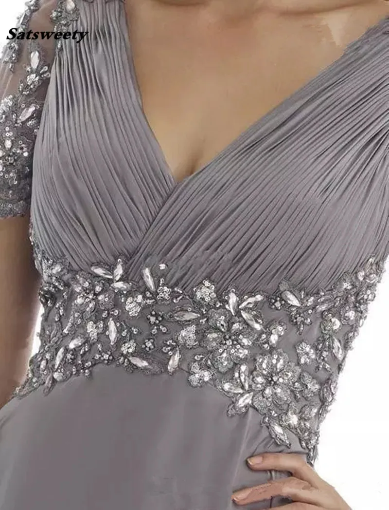 elegant-grey-plus-size-mother-of-the-bride.webp (3)