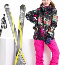 Женский лыжный костюм, женский лыжный костюм для верховой езды, альпинизма, лыжный костюм, черная Лыжная куртка с граффити и розовые красные лыжные штаны на подтяжках, комбинезон
