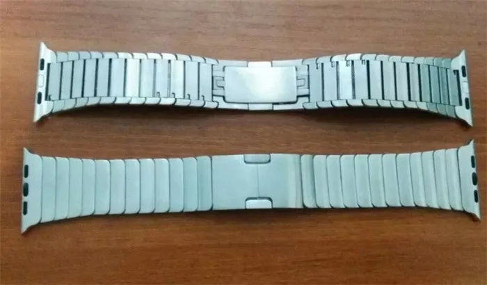 2445127045_1897215800