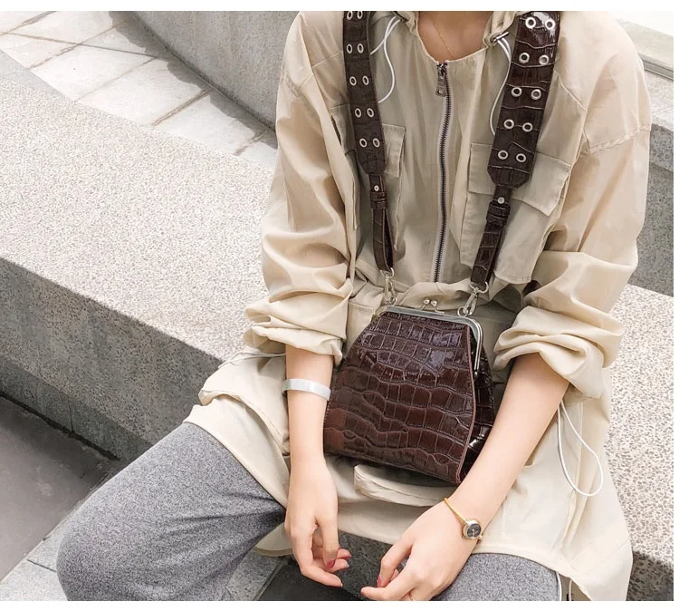 Женская сумка через плечо, маленький корейский стиль, заклепки, широкий ремешок, сумки через плечо для женщин, крокодиловый зажим, сумка-мессенджер, кошелек для телефона, bao