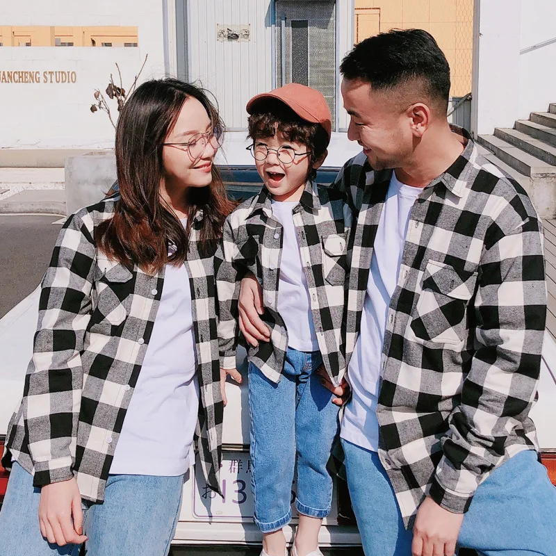 семейные рубашки. клетчатые рубашки для всей семьи. украинская семья. семейные рубашки. одежда в одном стиле для всей семьи.