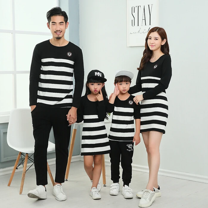 

Family Set Striped Mother Daughter Dresses Father Son T shirt Mommy and Me Clothes Matching Outfits Look Parent-Child Clothing