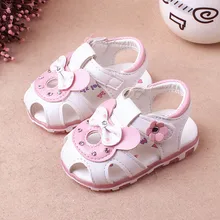 Летние сандалии для маленьких девочек милый цветок из искусственной кожи обувь для маленьких девочек ЕС 15-19 светодиодный свет детская обувь