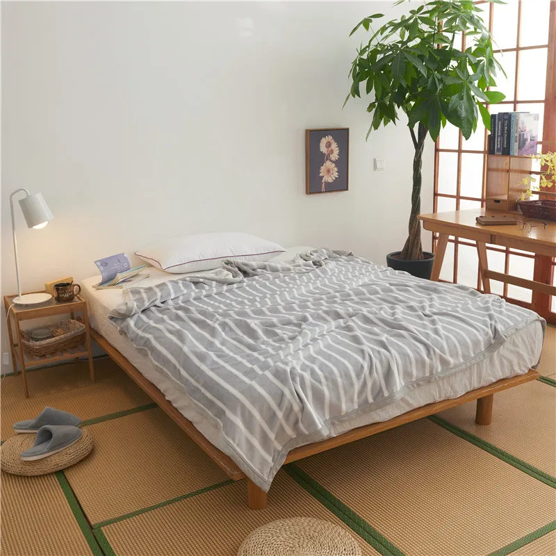 

Thicken bedspread blanket 200x230cm High Density Super Soft Flannel Blanket to on for the sofa/Bed/Car Portable Plaids