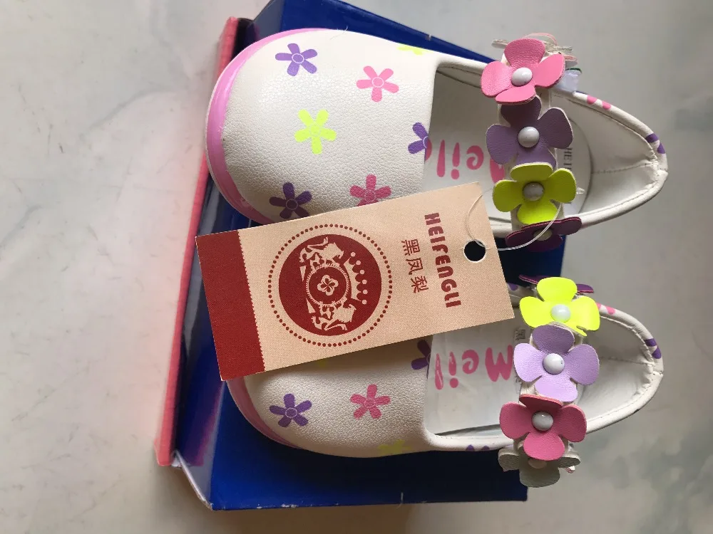 تعزيز جديد أنماط 2017 أحذية الأطفال LED أحذية خفيفة الاطفال حذاء رياضة أحذية ضوء أجنحة USB أحذية