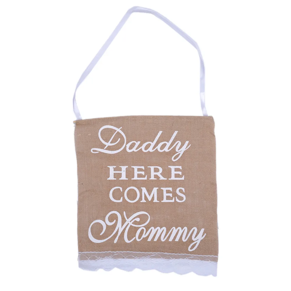 

1pcs Daddy Here Comes Mommy Wedding Flag Raw Jute Big Size 48*41CM Linen Bride&Groom Wedding Banner Used In Wedding Decoraiton