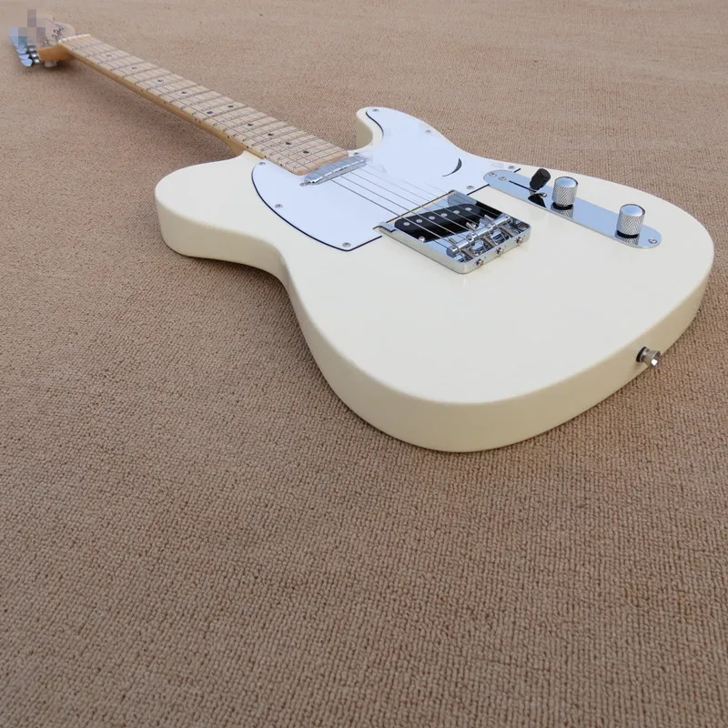

Electric guitar of white, black suitcase, of good quality and free shipping