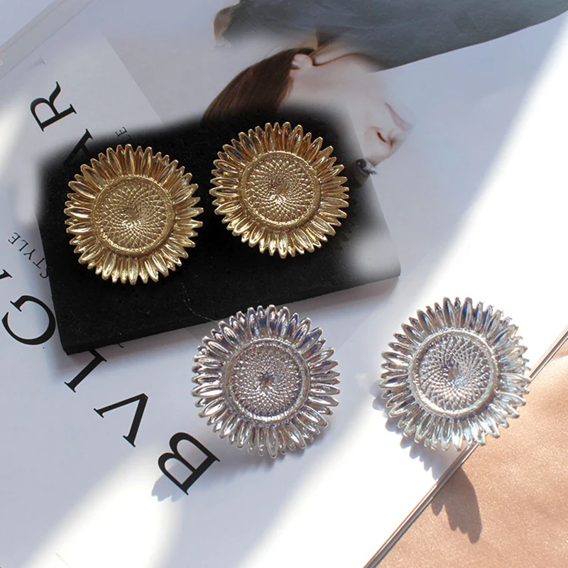 

Romantic Sweet Zinc Alloy Sunflower Plant Earrings Women lovely Gold Color Floral Stud Earrings Female Party Fashion Jewelry
