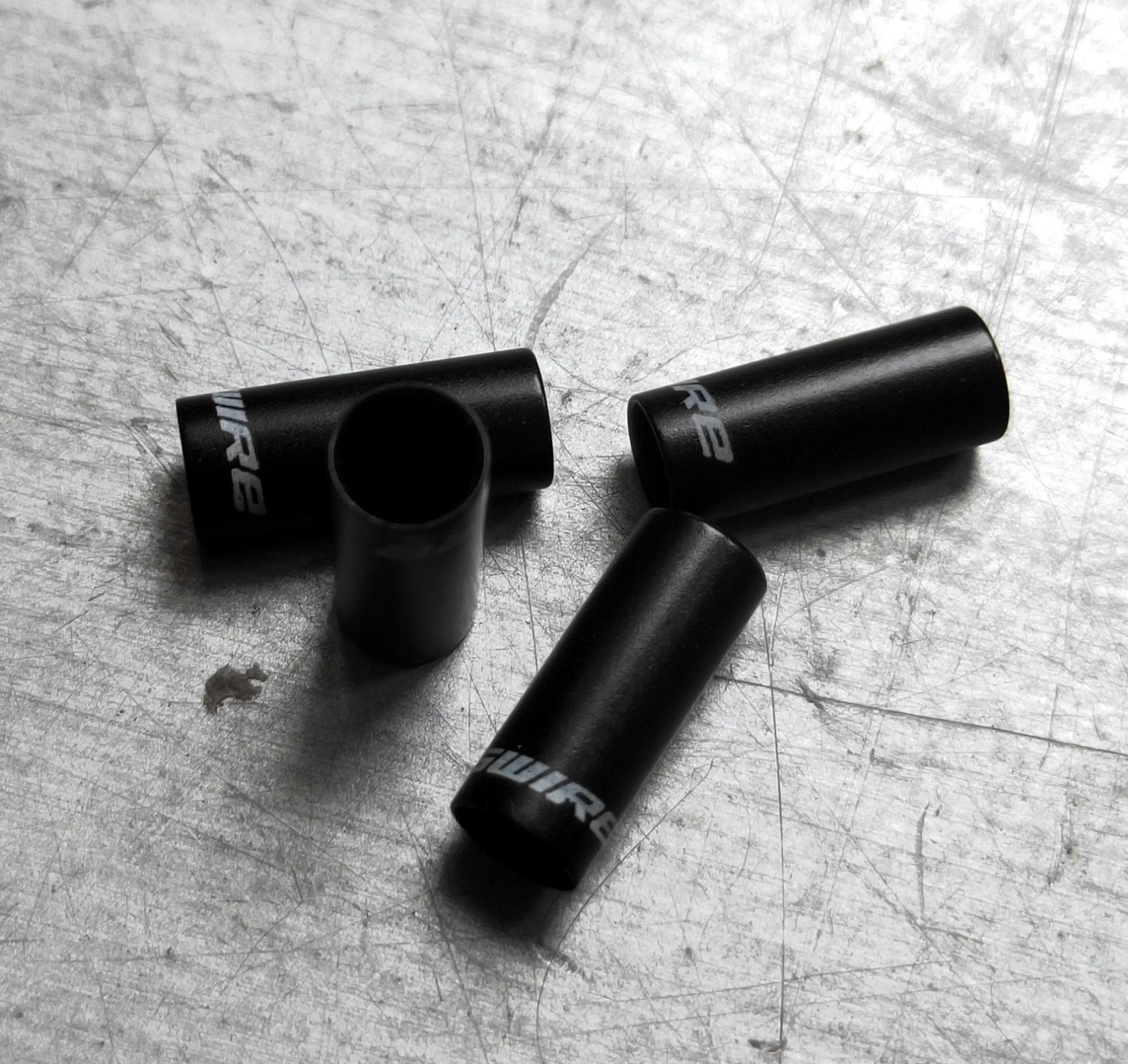

4PCS CNC ALLOY JAGWIRE END CAPS lined ferrules FOR 5MM BRAKE HOSE BLACK