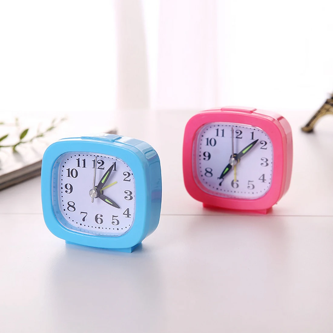 

Practice Square Small Bed Compact Travel Quartz Beep Alarm Clock For Chidren Student Home Desk Clock 4 colors