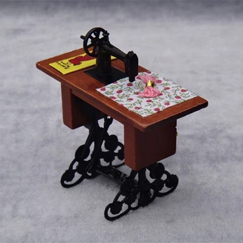 

Mini 1/12 Scale Dollhouse Miniature Vintage Sewing Machine With Cloth Dollhouse Decoration Dolls Toys for Children Display Toys