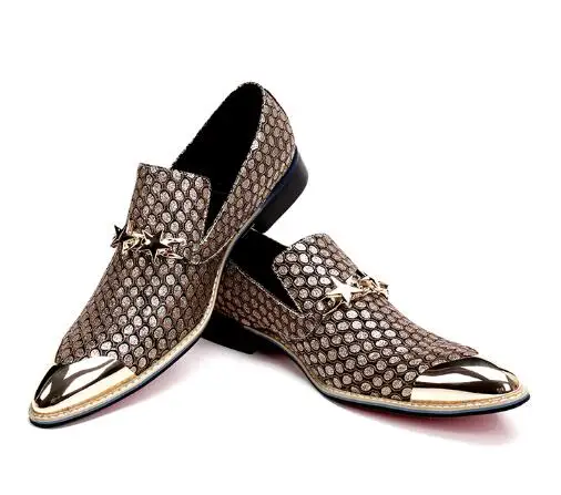 Мужская модная повседневная обувь с тиснением; Мужская обувь с острым носком без застежки; роскошная дизайнерская мужская обувь лоферы с пряжкой; модельные туфли для вечеринок