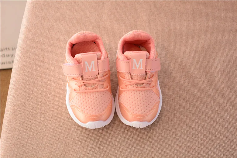 2019 Осенние новые модные сетчатые дышащие розовые спортивные кроссовки для отдыха для девочек белые туфли для мальчиков Брендовая детская