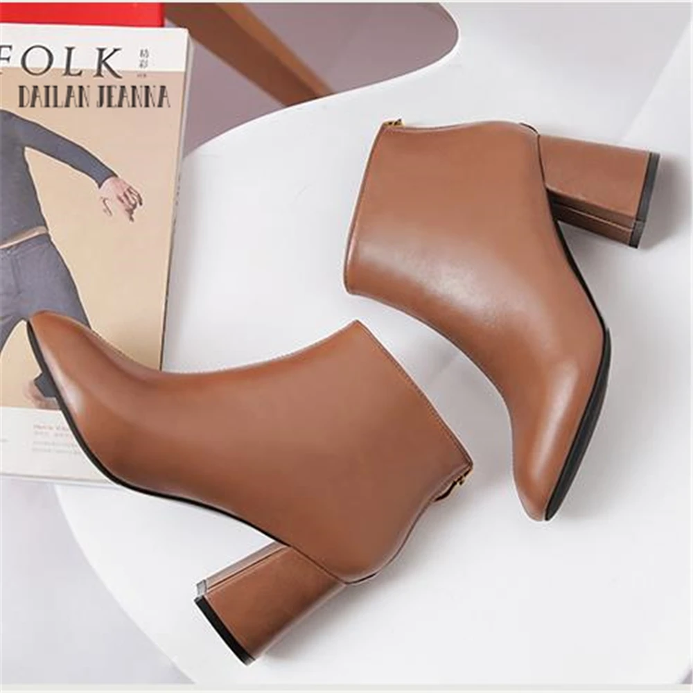 

2018 Korean version of new women's boots, the back zippers with thick heels short boots short boots and the tide of bare boots