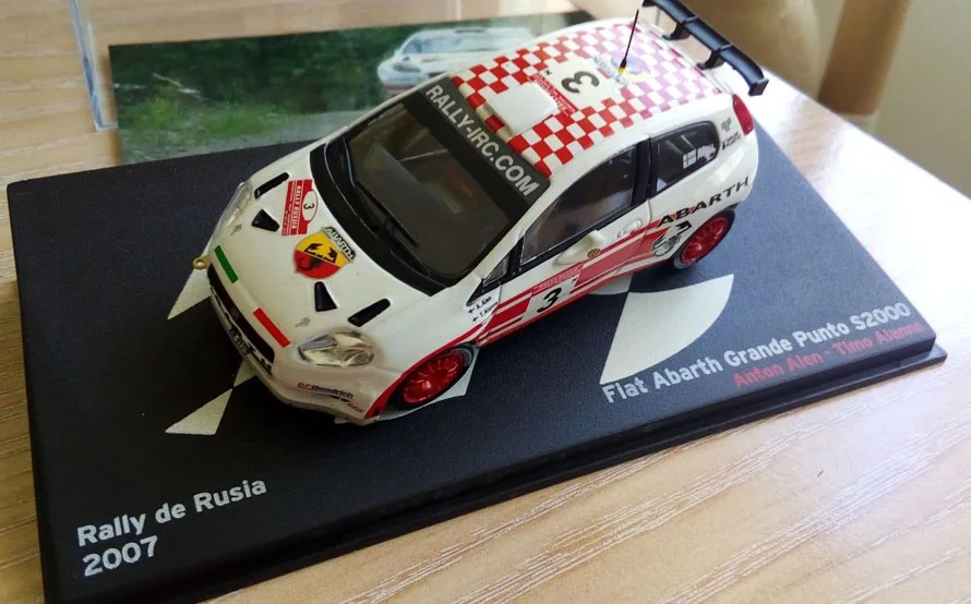 Фабричный 1:43 Fiat Abarth Grande Punto S2000 игрушечный автомобиль игрушки для детей литая под давлением модель автомобиля подарок на день рождения