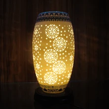 Полые синие и белые красивые китайские ручной работы цветок дизайн celadon фарфоровые керамические настольные лампы для спальни