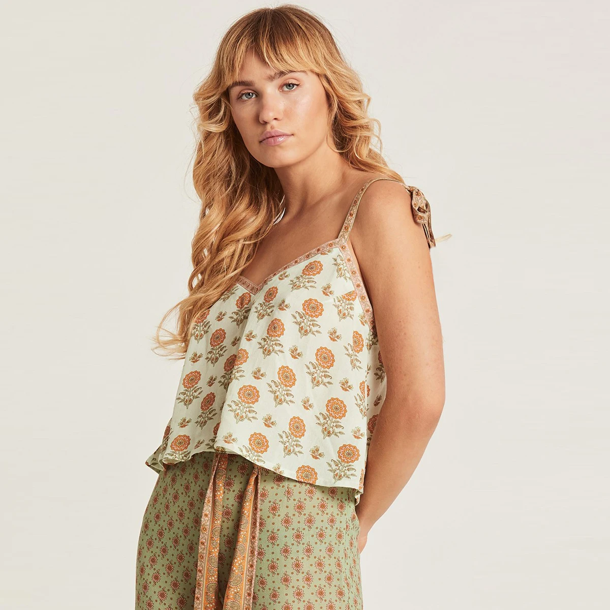 

Floral Chic Boho Camis Women Sleeveless V neck Backless Sexy Tops 2019 Summer Clothes Ladies Vintage Bohemian Printed Tank Top