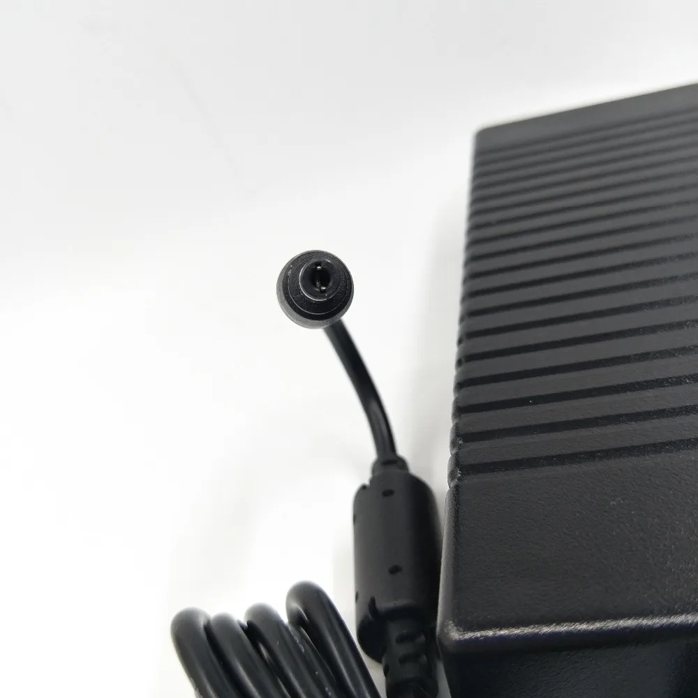 Универсальный адаптер переменного тока для ноутбука 19V 7.1A 135W Acer Travelmate 2000 2100 2201 2200