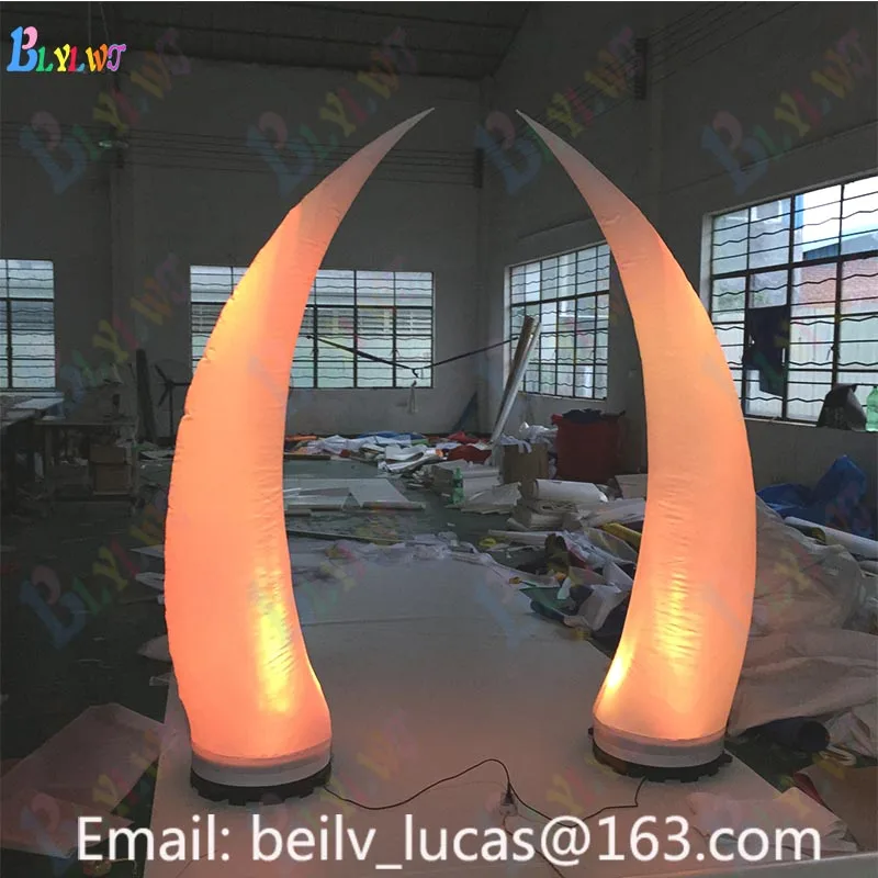 

Inflatable curved cone, 2.4 m high decorative led wedding square lighting inflatable lamp post for sale