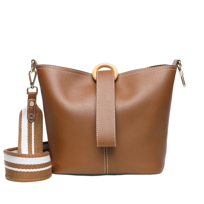 

LOEIL Diagonal portable bucket bag leather simple large capacity single shoulder wide shoulder strap bag female