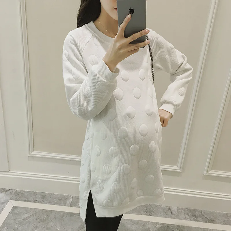 White maternity clothes Maternity Dresses Our line of designer maternity dresses for expecting mothers at BellaBlu Maternity are fabulous looks in casual dresses for lunch with your friends, sophisticated work clothes and elegant formal wear.