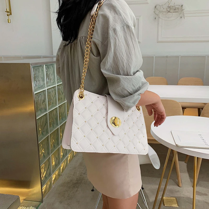 

2019 Niche Design Famous Brand Incense Wind Lingge Fashion Lock Chain Rivets Shoulder Slung Large Capacity Square Bag Handbag