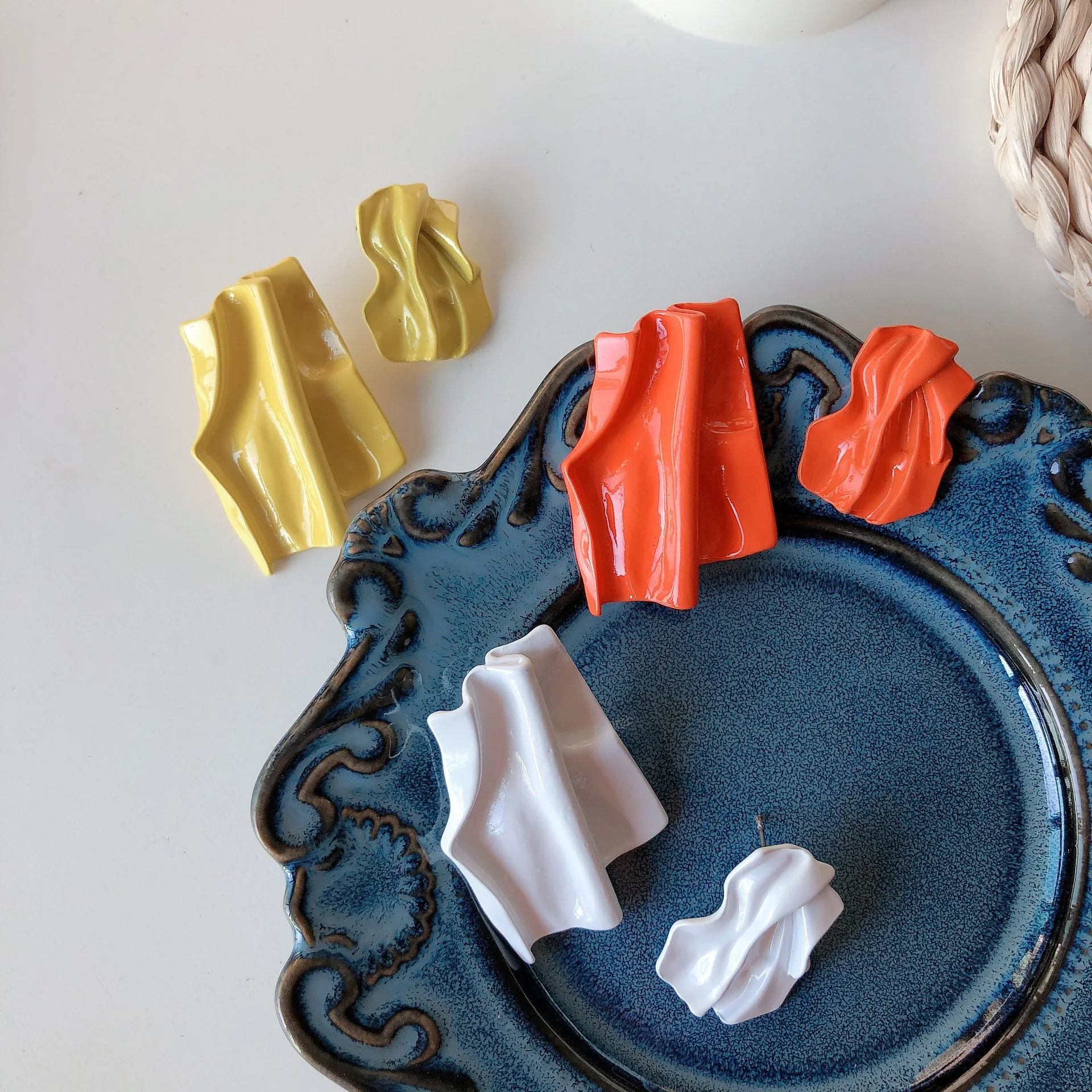 

Rongho New Neon Painted Earrings for Women Irregular Metal earring Asymmetric Geometric Earring Bincos Gothic Bijoux