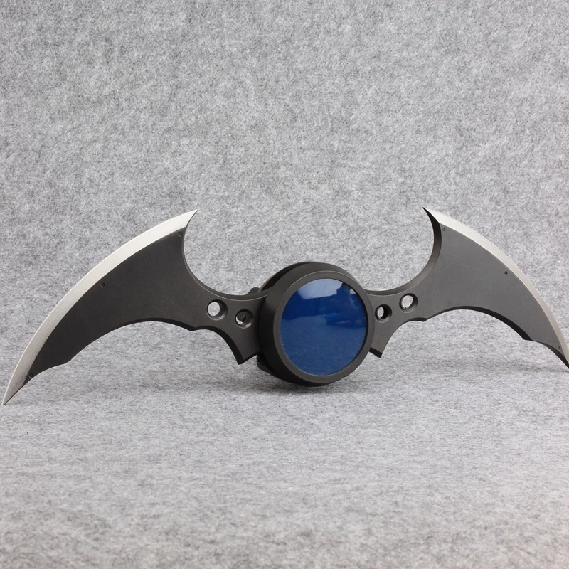 DC Comics Batman Arkham Knight's Assault Weapon Batarang PVC Action