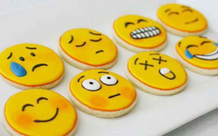 (1Sheet/Sell) Emoji Smile Face Diary Stickers Posted It Kawaii Planner Memo Scrapbooking Sticker Stationery Child Toy Stickers -
