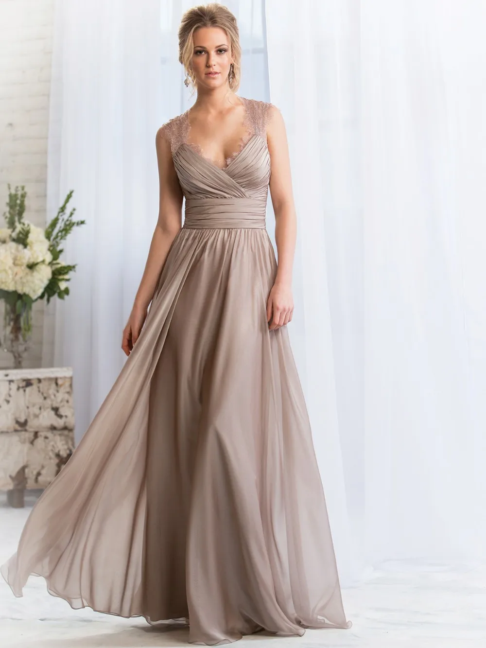 Elegant Long A-line Lace Chiffon Bridesmaid Dress