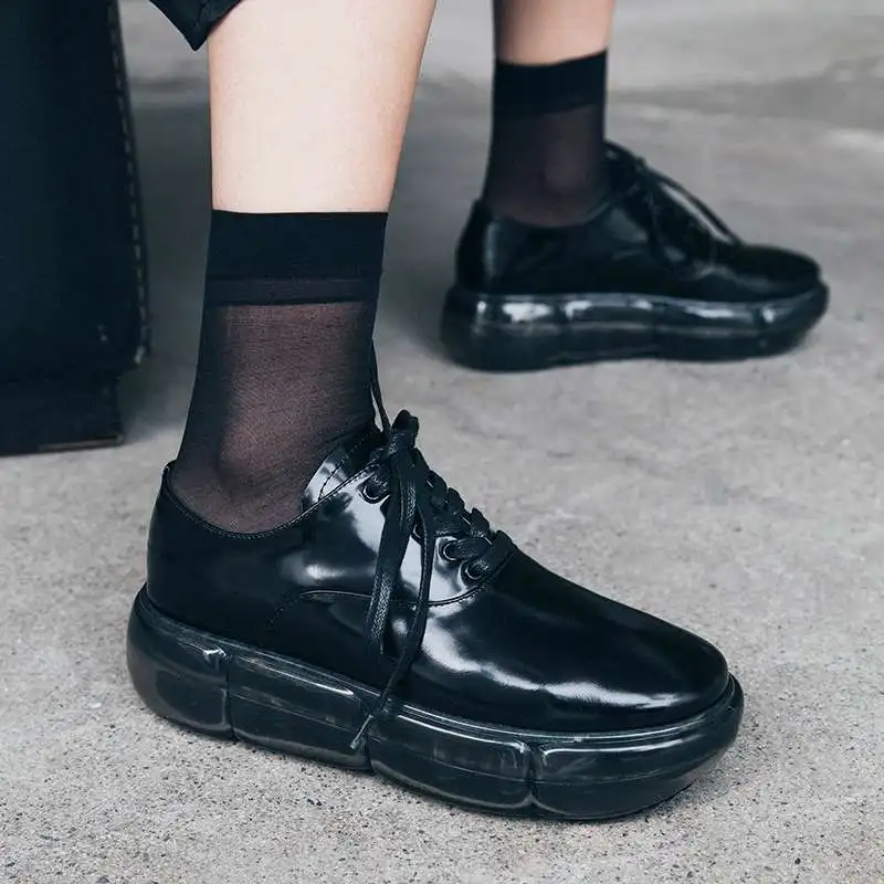 Lenkisen/черные кроссовки на плоской платформе со шнуровкой и натуральным лицевым покрытием в европейском стиле; Повседневная Вулканизированная обувь с круглым носком; L09 - Цвет: Черный