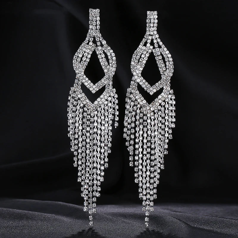 

YIZILI New Fashion 2020 Crystal Tassel Earrings Pendant Earring Ethnic Style Hollow Drop Earrings Female Wedding Gift Hot E022